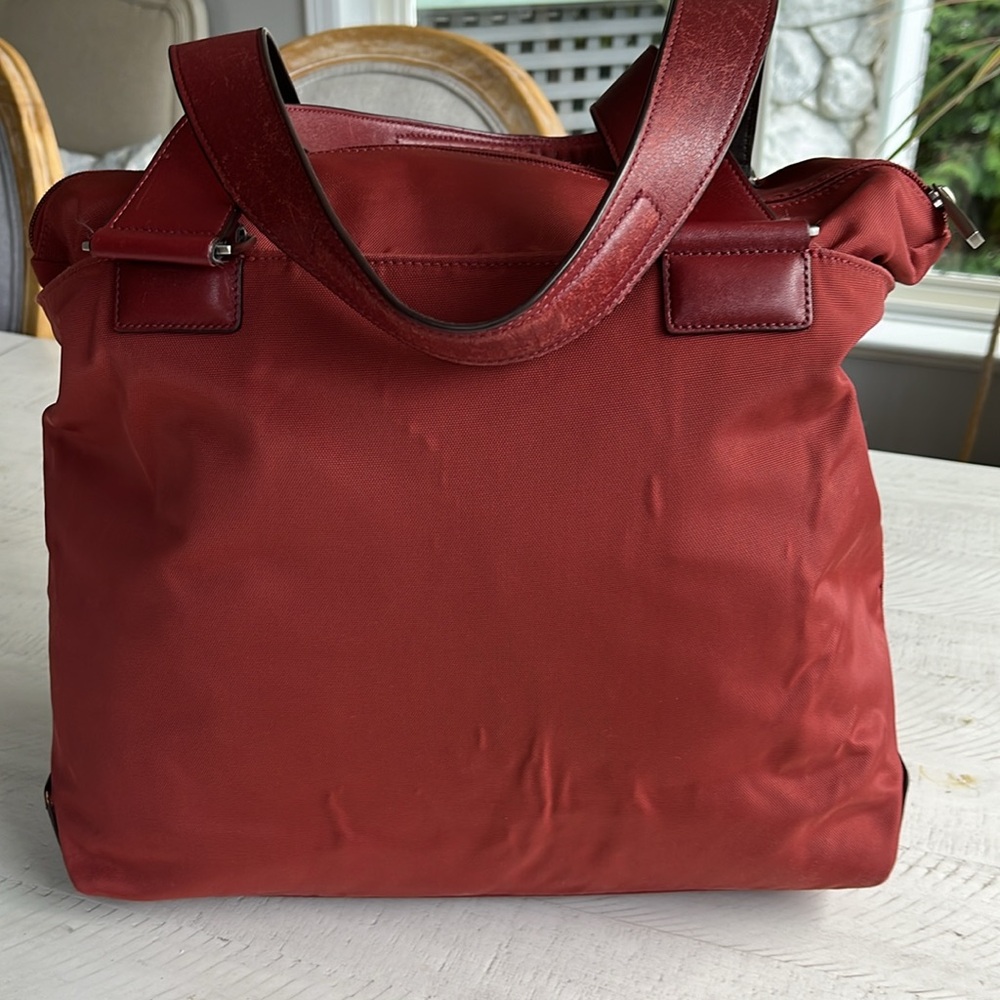 Elegant Red Tote Bag - Picture 3 of 16